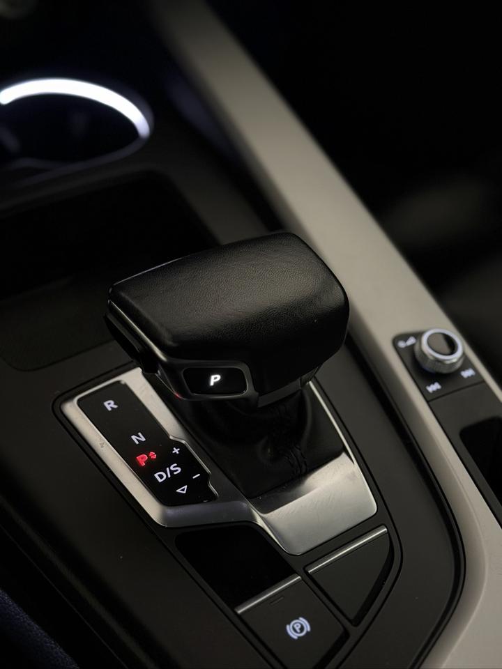 2023 Audi A4 KOMFORT | WIRELESS CARPLAY | SUNROOF | LEATHER INT Photo