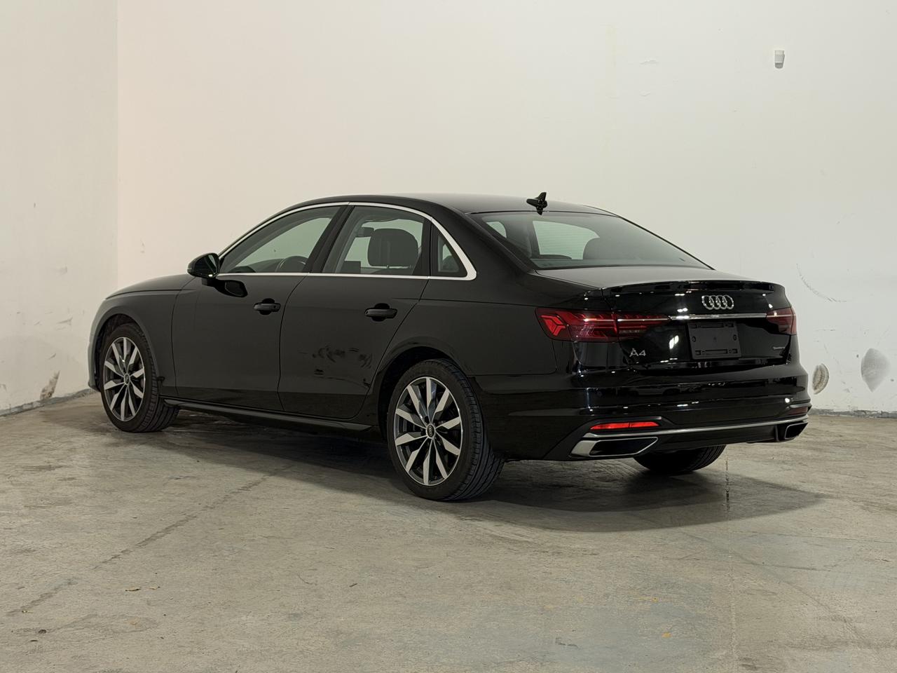 2023 Audi A4 KOMFORT | WIRELESS CARPLAY | SUNROOF | LEATHER INT Photo3