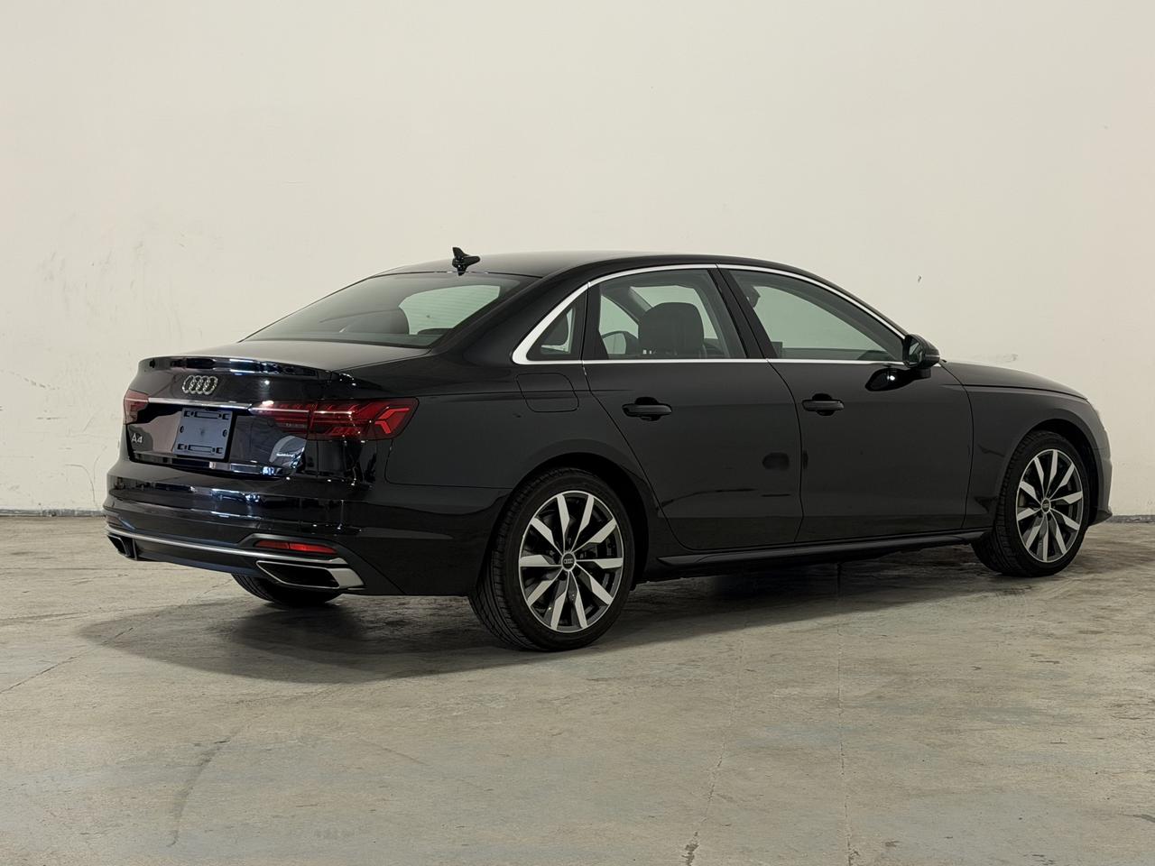 2023 Audi A4 KOMFORT | WIRELESS CARPLAY | SUNROOF | LEATHER INT Photo