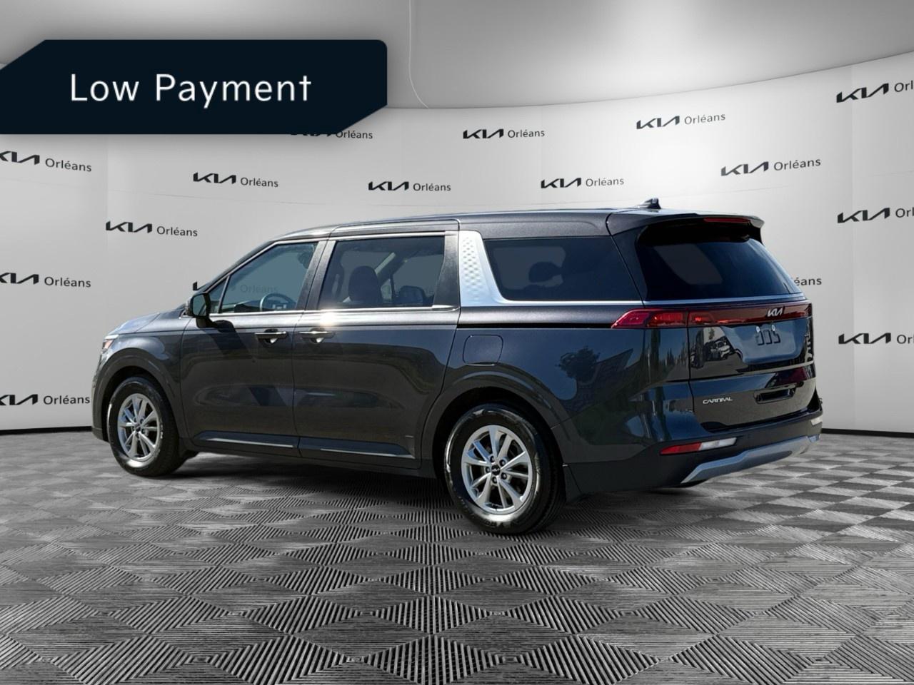 2023 Kia Carnival LX FWD Photo
