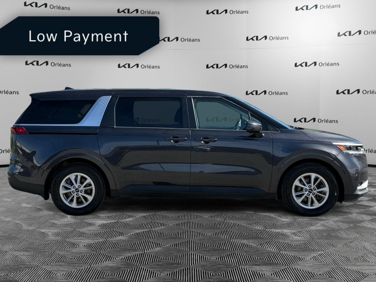2023 Kia Carnival LX FWD Photo
