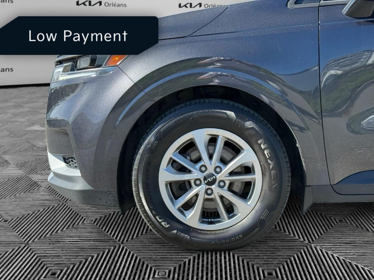 2023 Kia Carnival LX FWD Photo