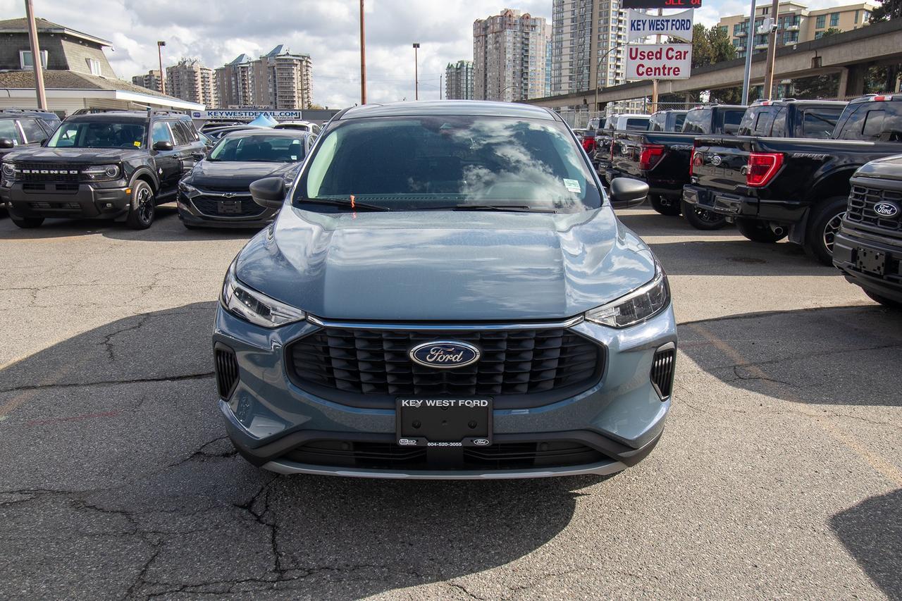 2023 Ford Escape Active AWD Photo2