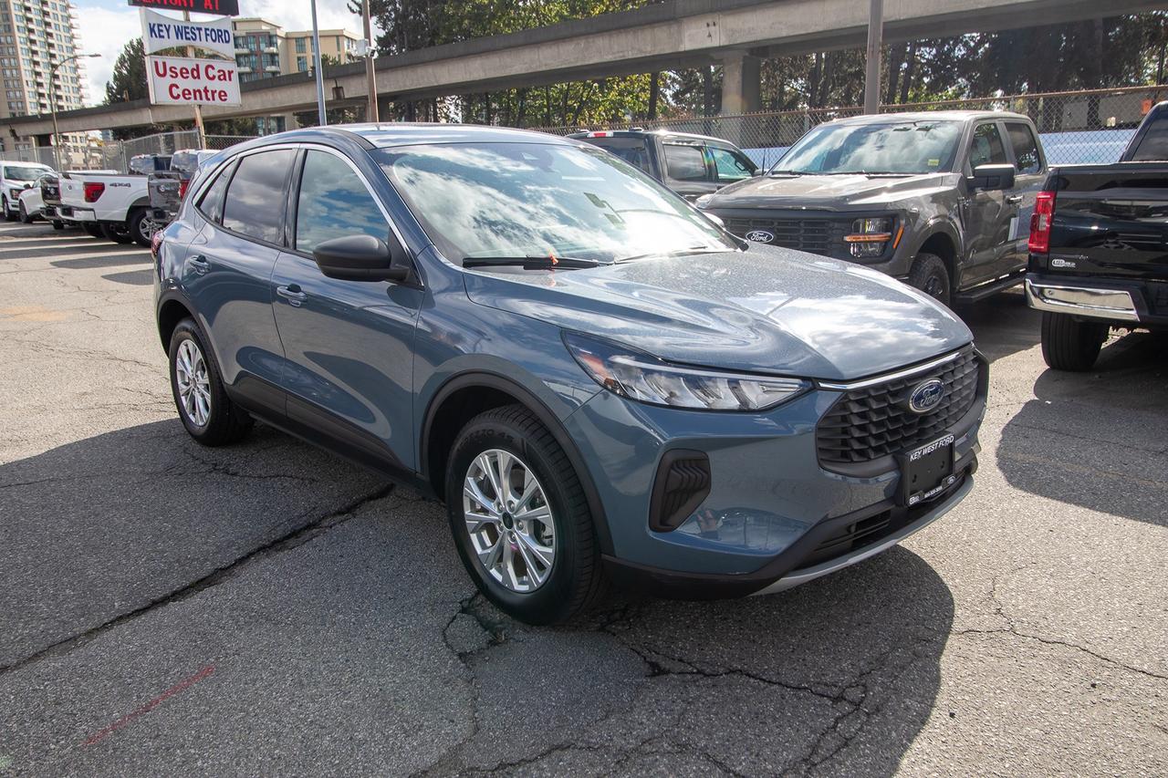 2023 Ford Escape Active AWD Photo3