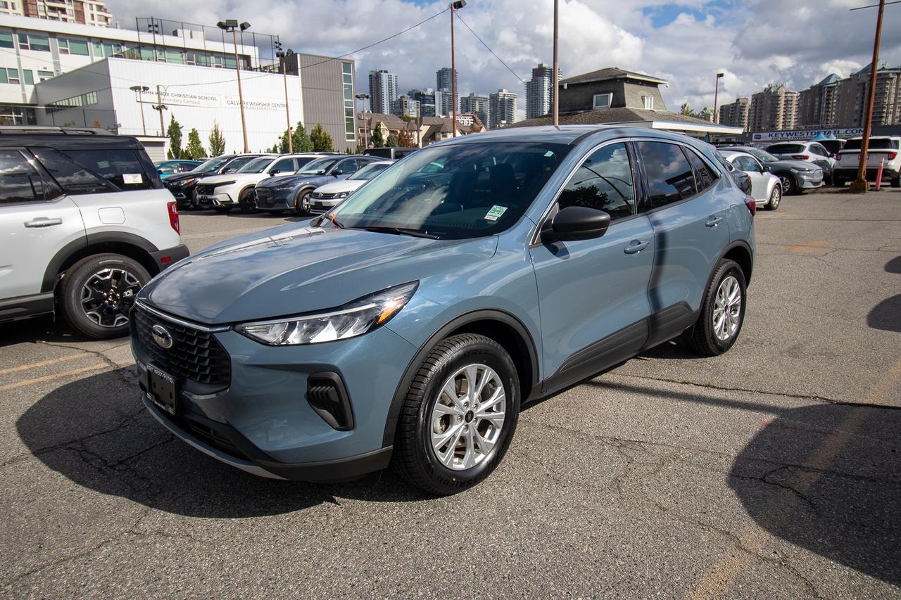 2023 Ford Escape Active AWD Photo1