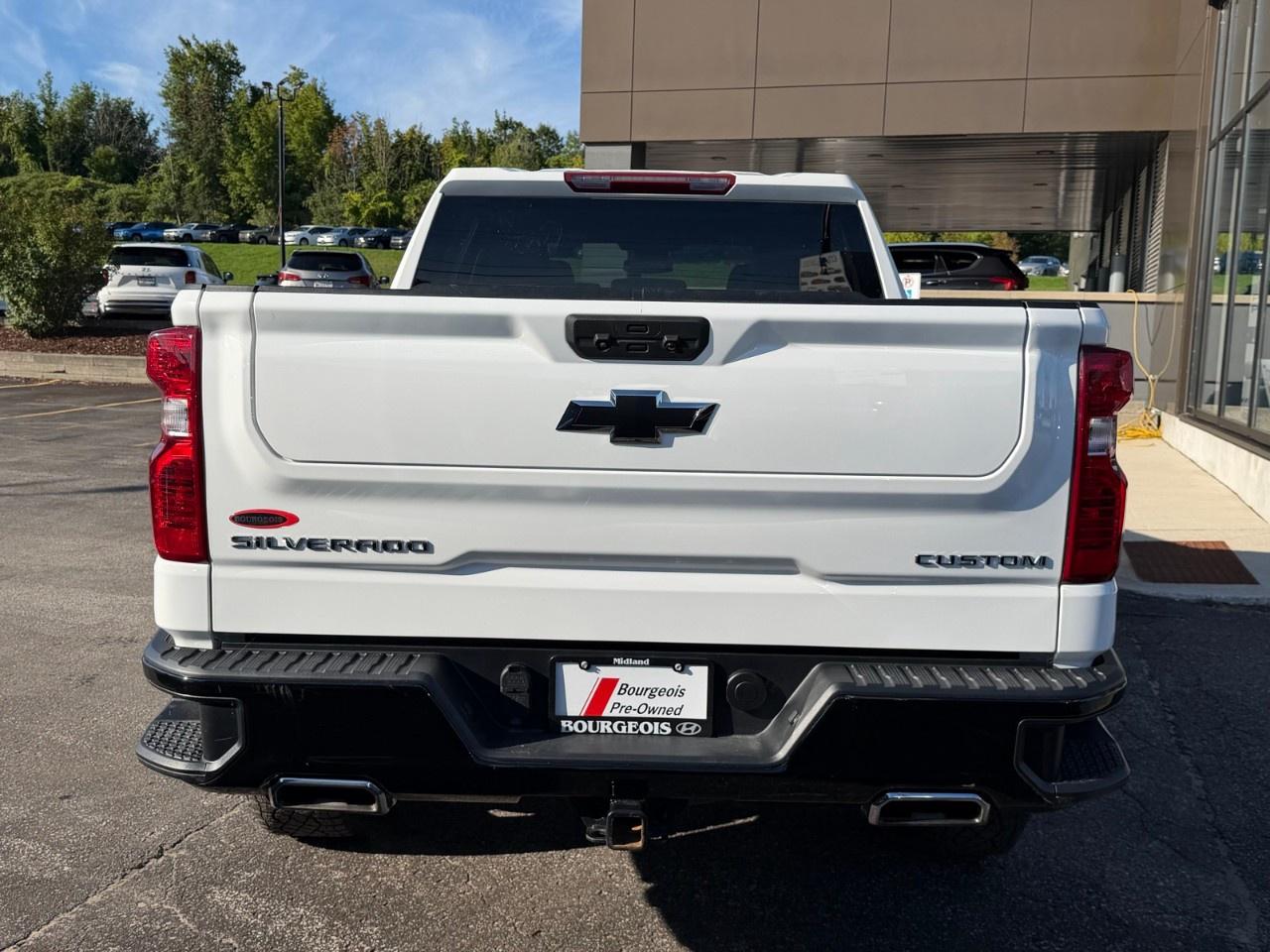 2024 Chevrolet Silverado 1500 Crew Cab Short Box 4-Wheel Drive Custom Trail Boss Photo