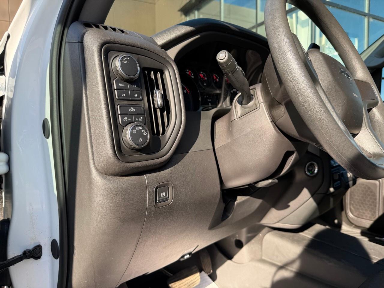 2024 Chevrolet Silverado 1500 Crew Cab Short Box 4-Wheel Drive Custom Trail Boss Photo