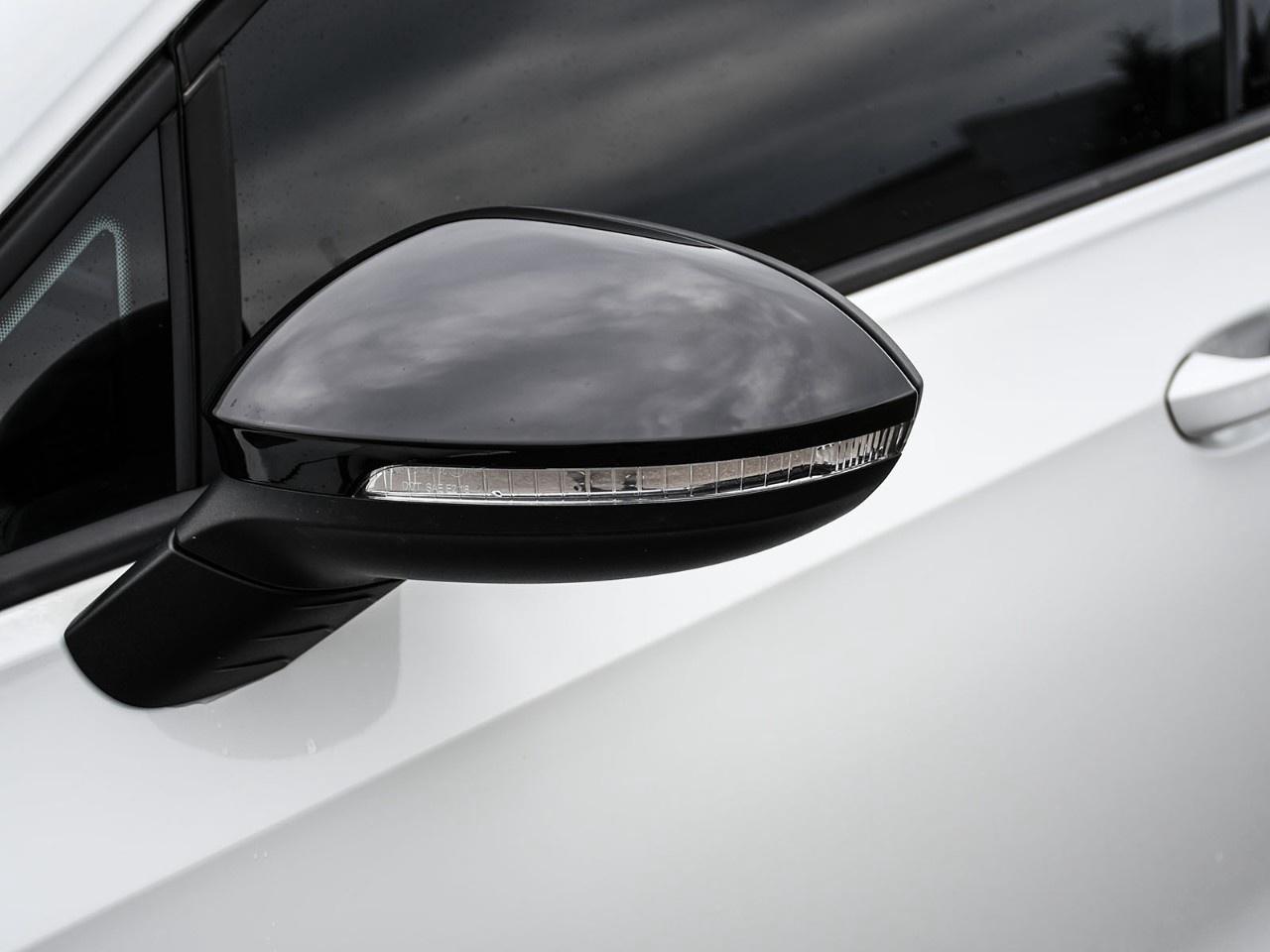 2024 Volkswagen Golf R Manual Photo
