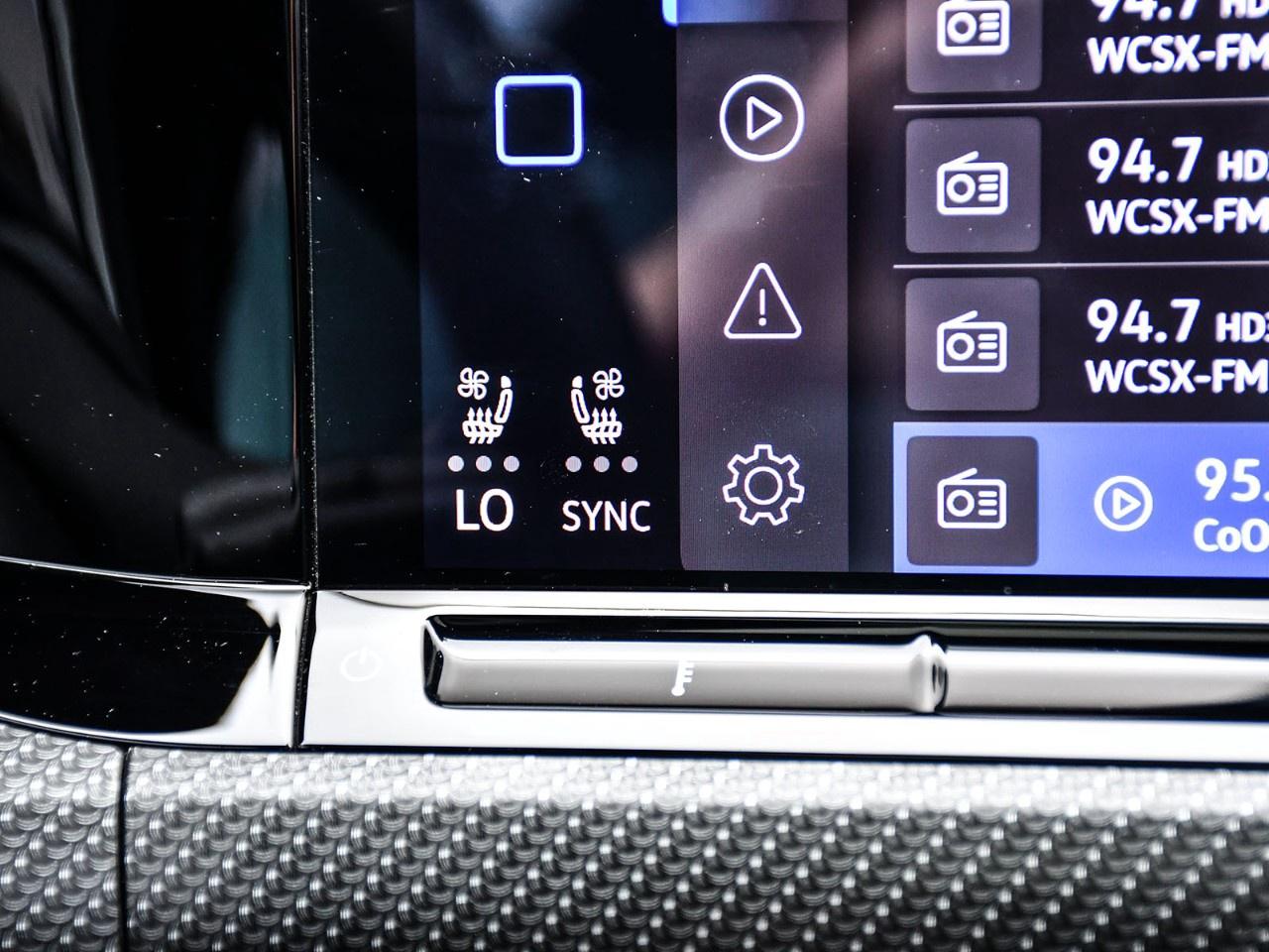 2024 Volkswagen Golf R Manual Photo