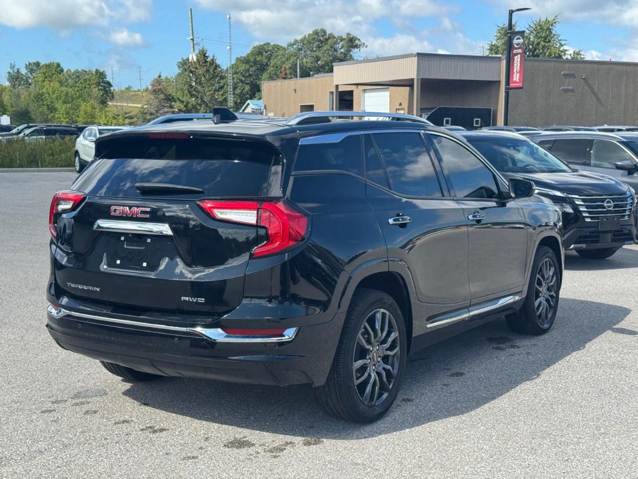 2024 GMC Terrain AWD Denali Photo2