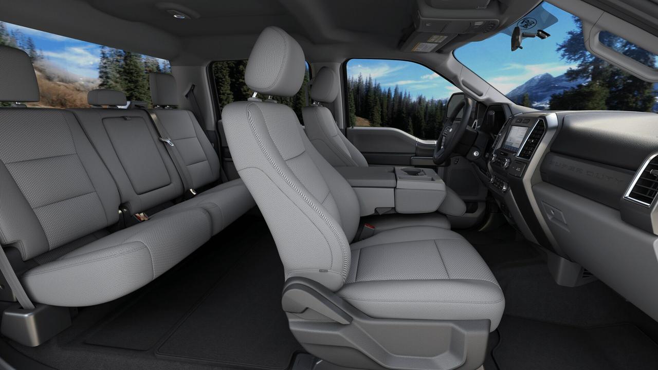 2021 Ford F-250 XLT 4WD Crew Cab 6.75' Box Photo4