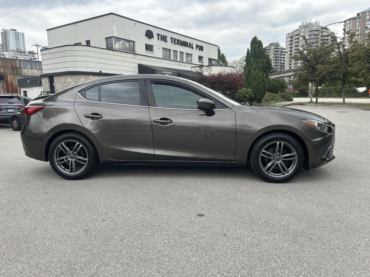 2014 Mazda MAZDA3 GS-SKY - Photo #5
