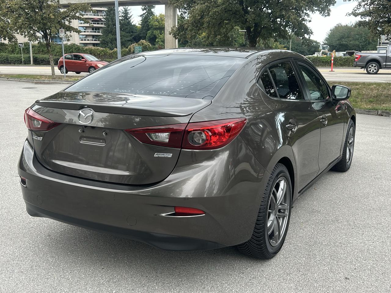 2014 Mazda MAZDA3 GS-SKY - Photo #6