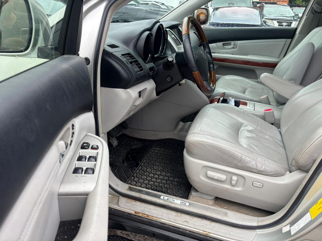 2004 Lexus RX Navi, Sunroof, DVD Photo