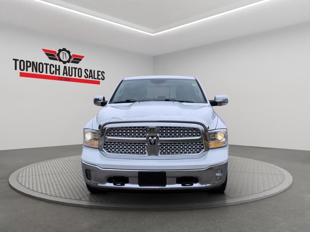 2017 RAM 1500 4WD Crew Cab 140.5" Laramie Photo1