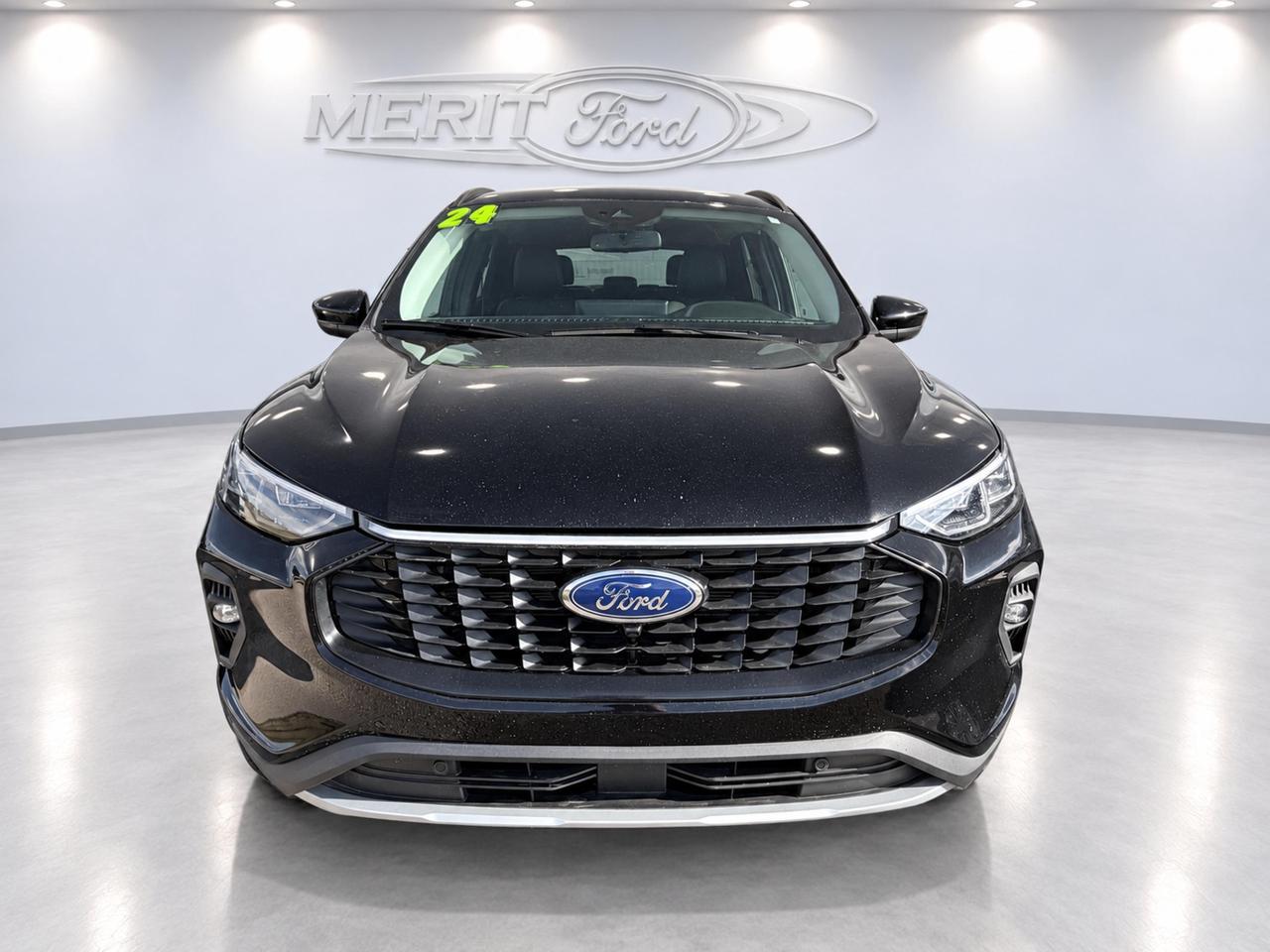 2024 Ford Escape Platinum Photo2