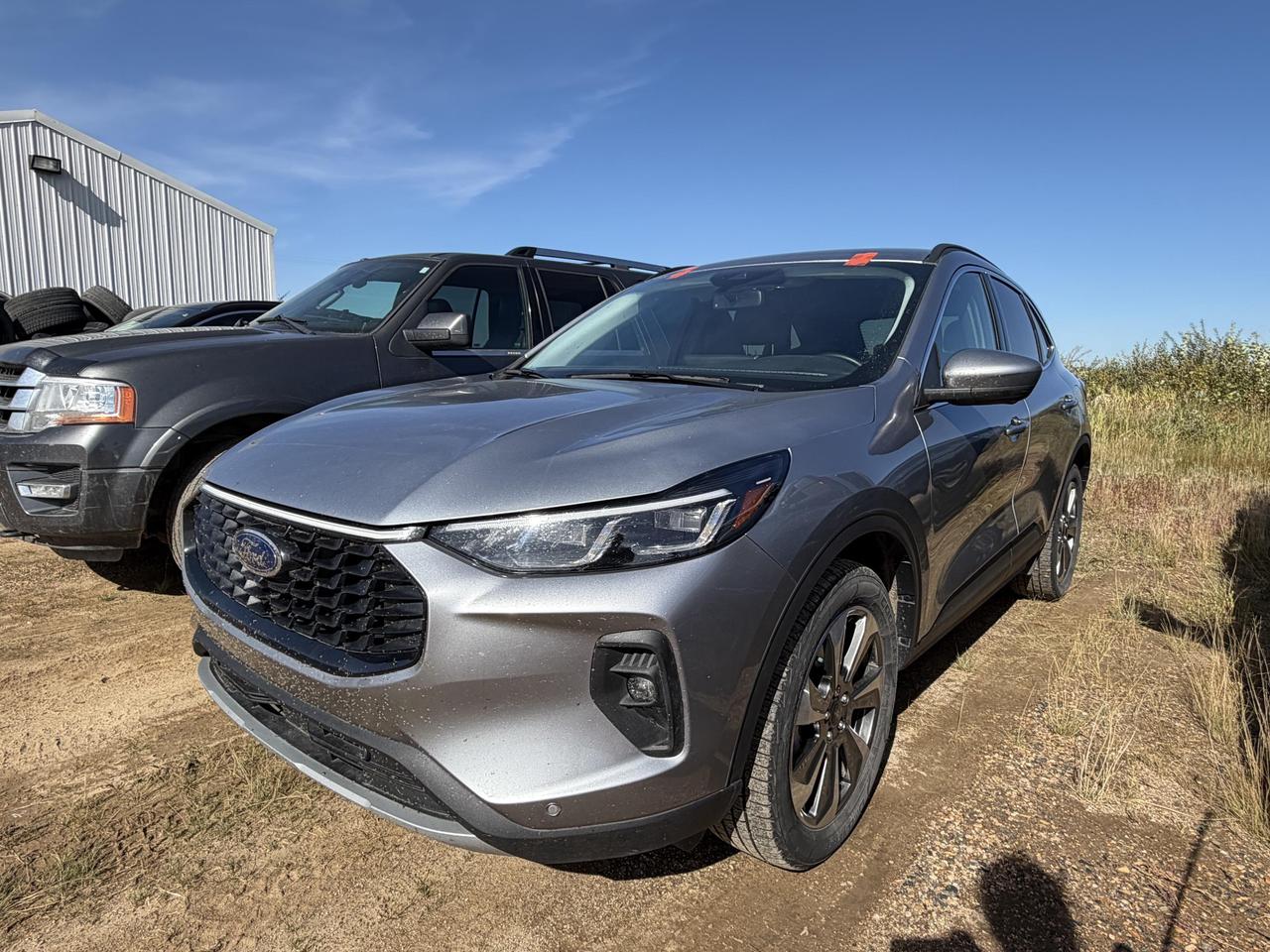 2024 Ford Escape Platinum Photo2