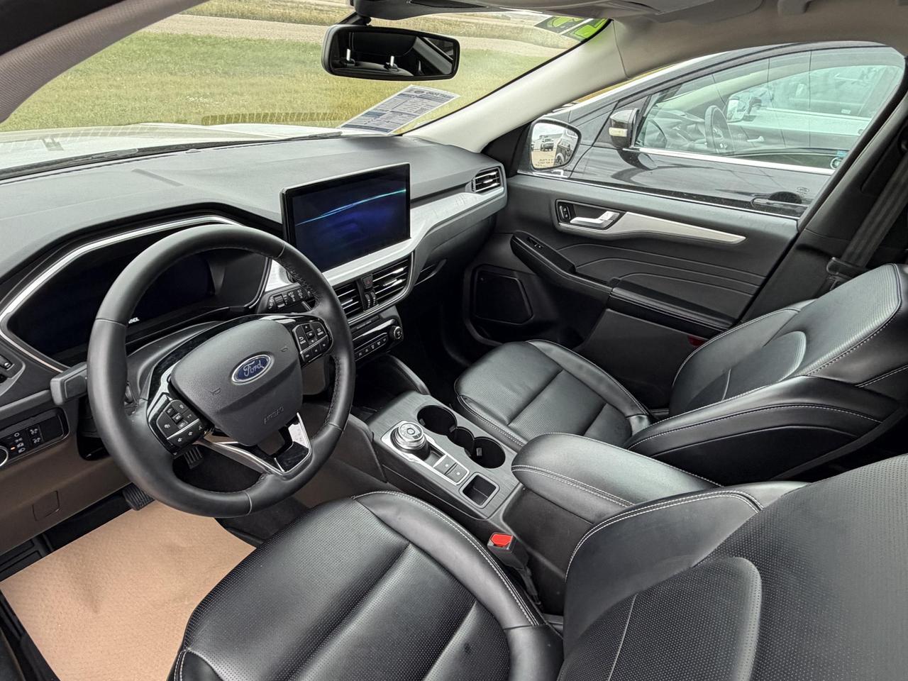 2024 Ford Escape Platinum Photo3