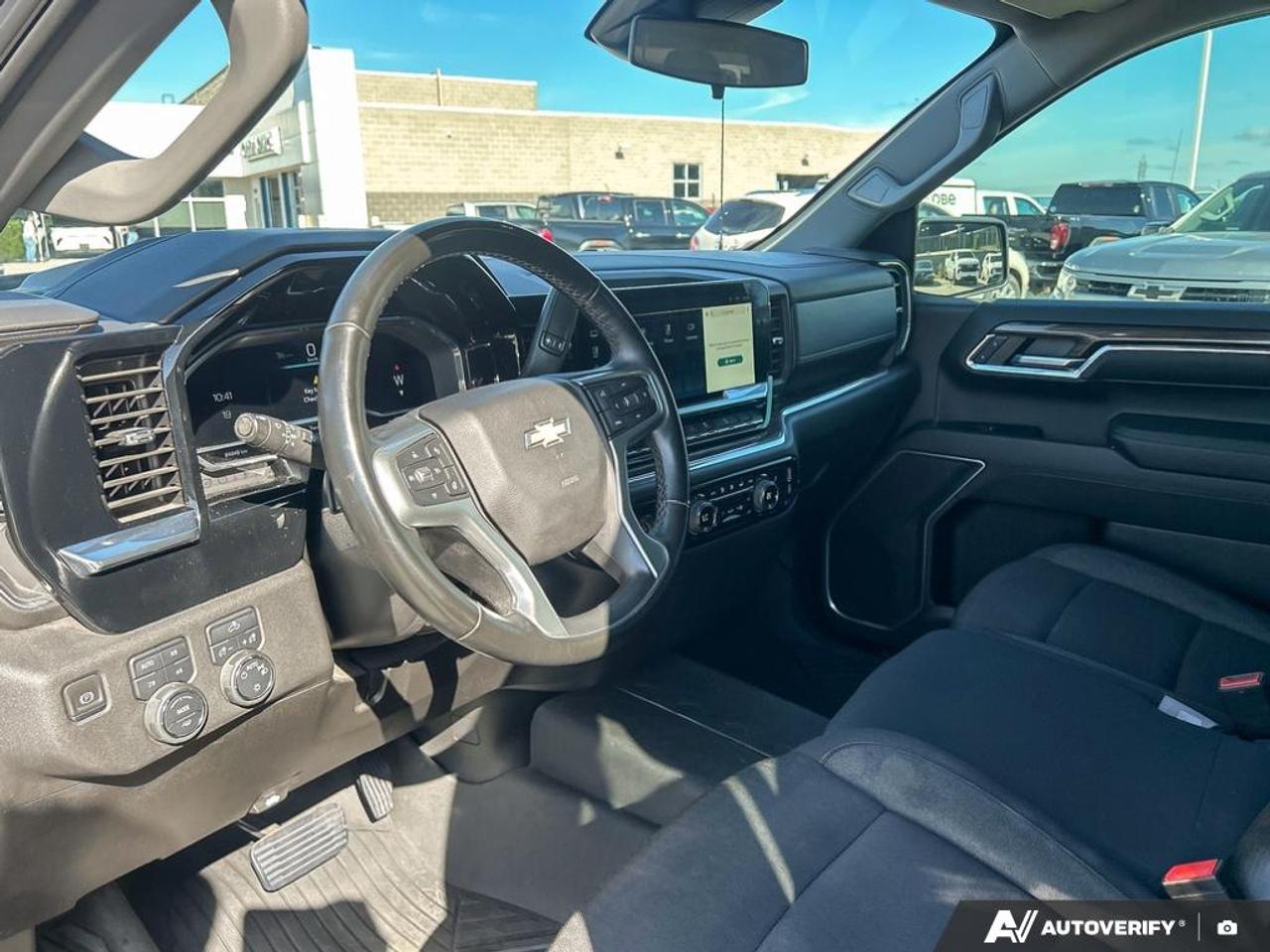 2024 Chevrolet Silverado 1500 LT Z71 OFF-ROAD PKG | HEATED STEERING WHEEL | HEATED Photo