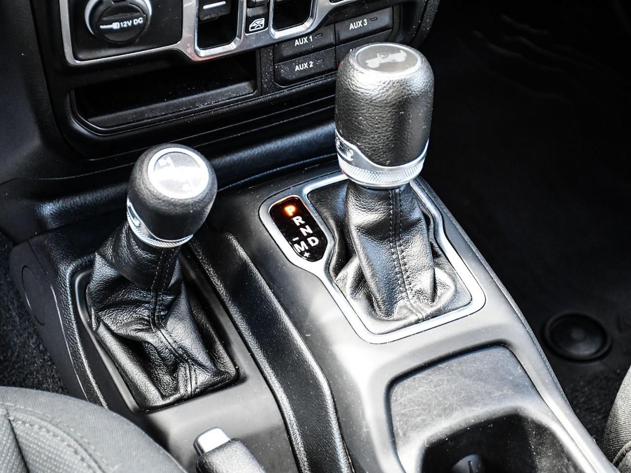 2023 Jeep Wrangler SPORT Photo