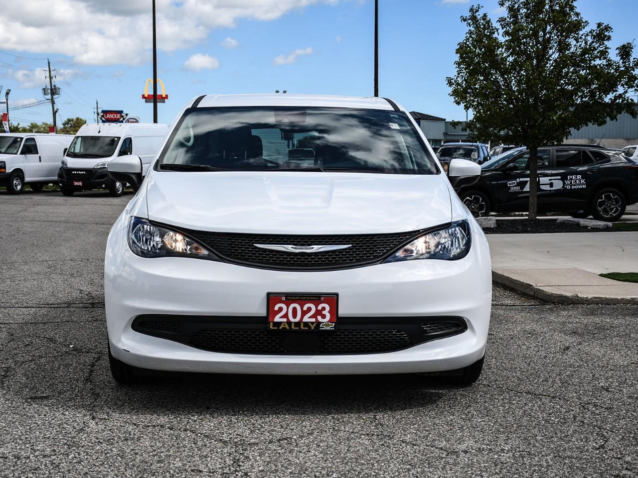 2023 Dodge Grand Caravan SXT Photo1