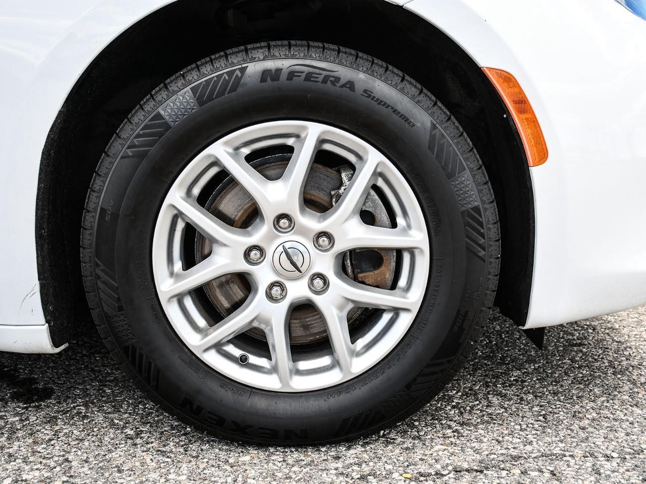 2023 Dodge Grand Caravan SXT Photo4