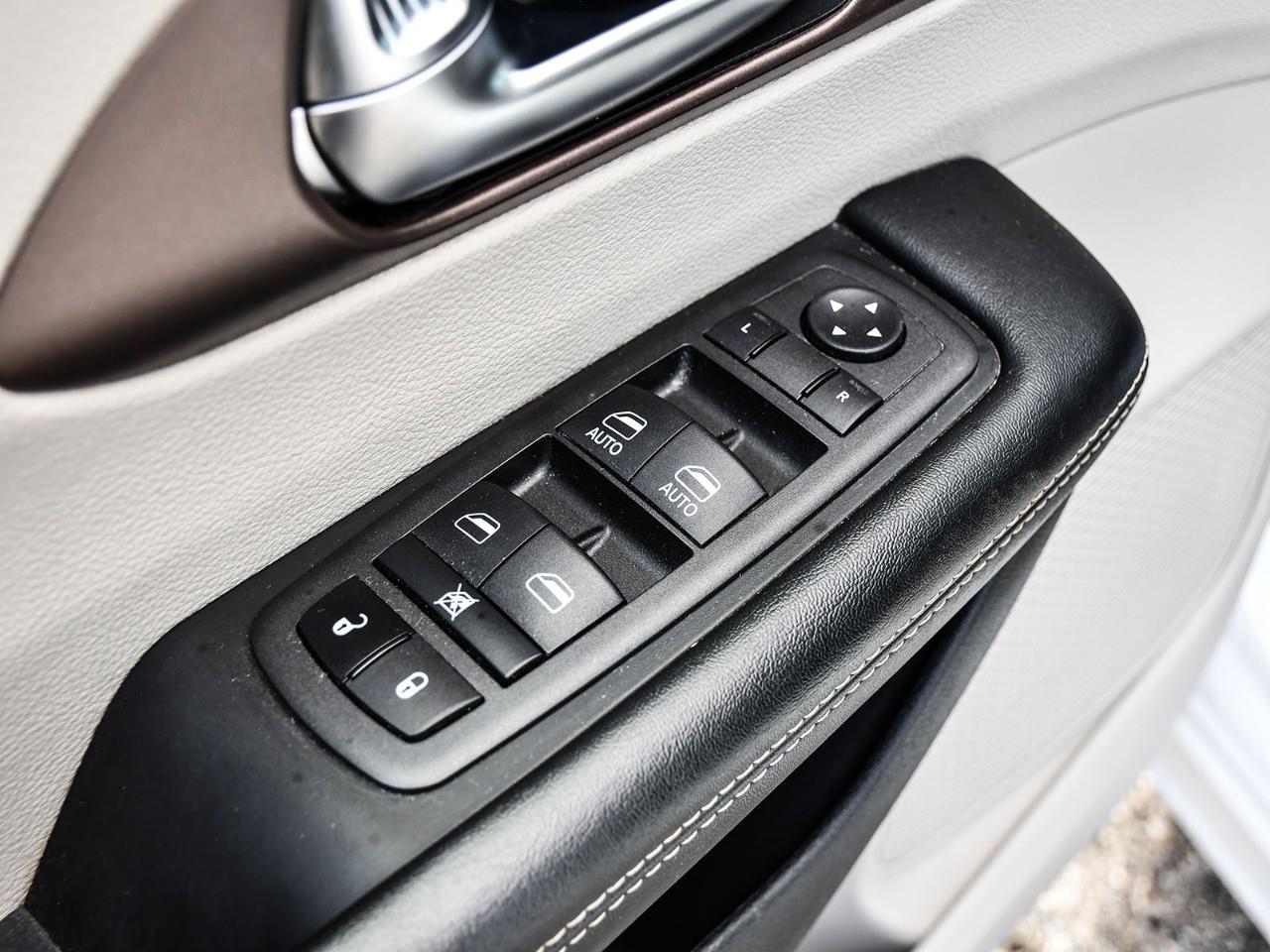 2023 Dodge Grand Caravan SXT Photo