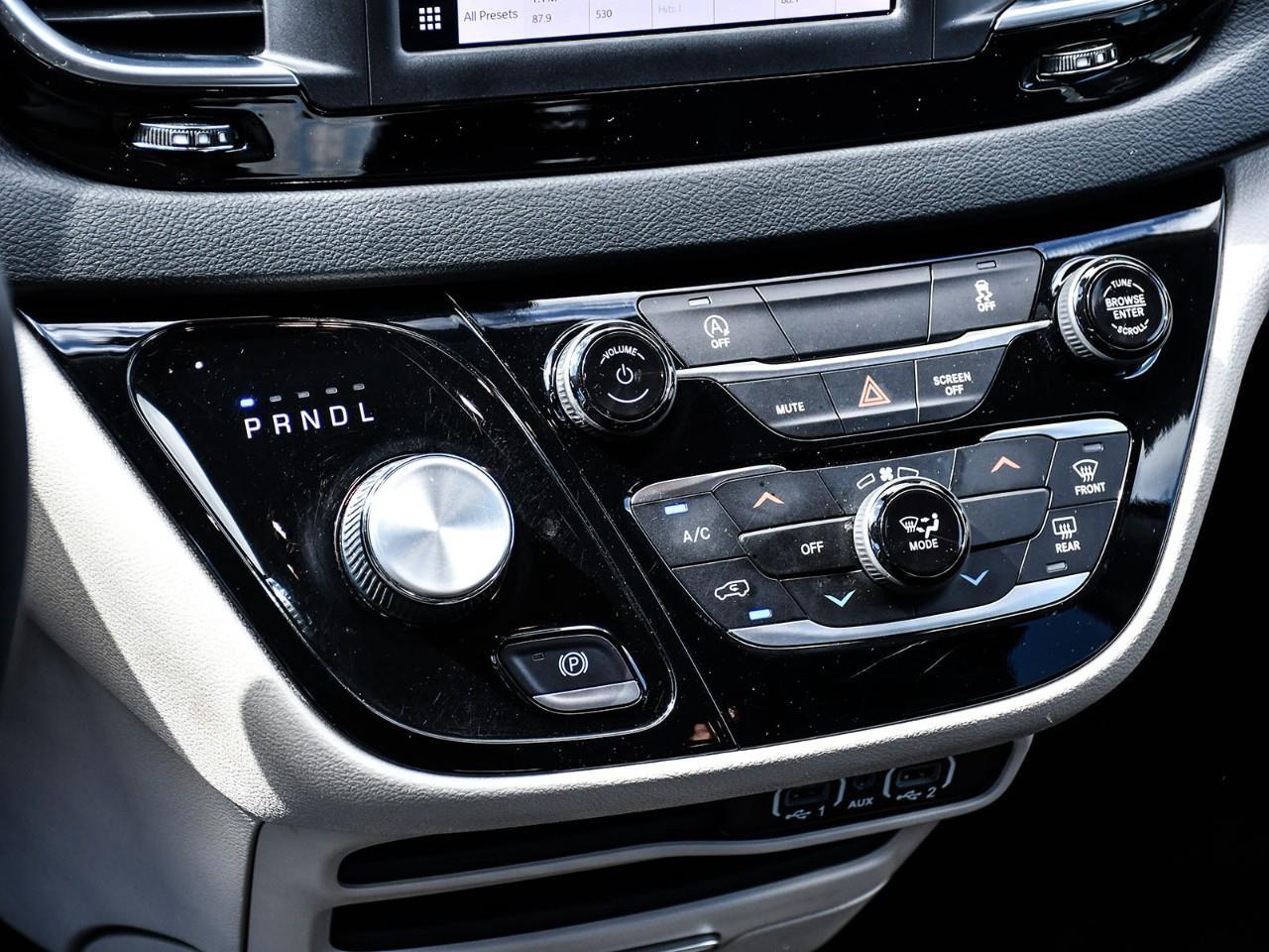 2023 Dodge Grand Caravan SXT Photo