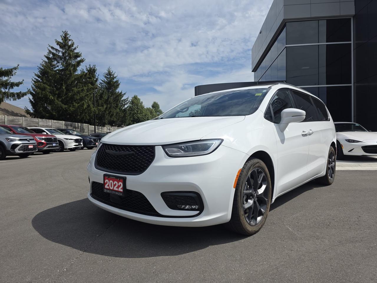2022 Chrysler Pacifica Touring L Photo0