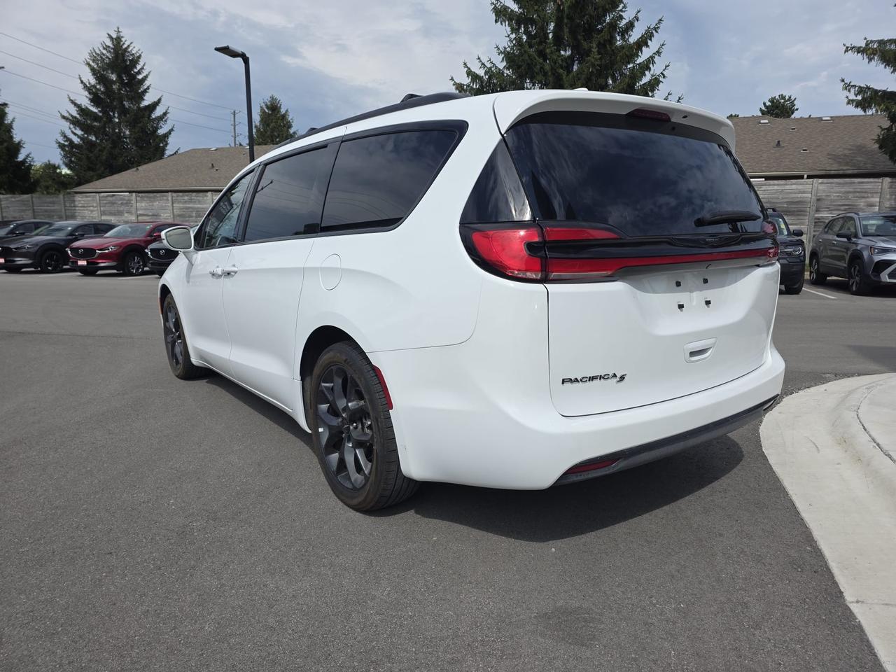 2022 Chrysler Pacifica Touring L Photo