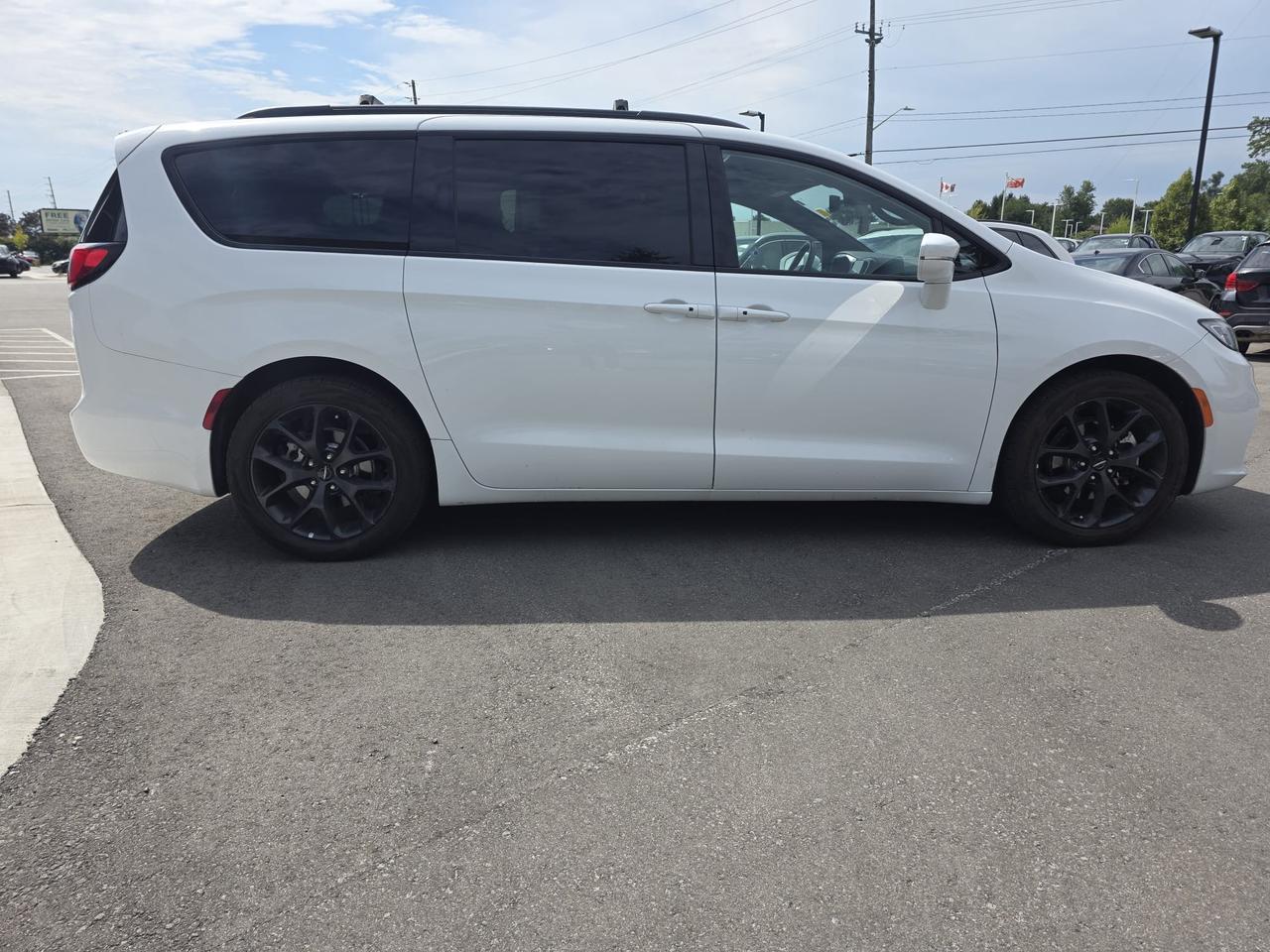 2022 Chrysler Pacifica Touring L Photo