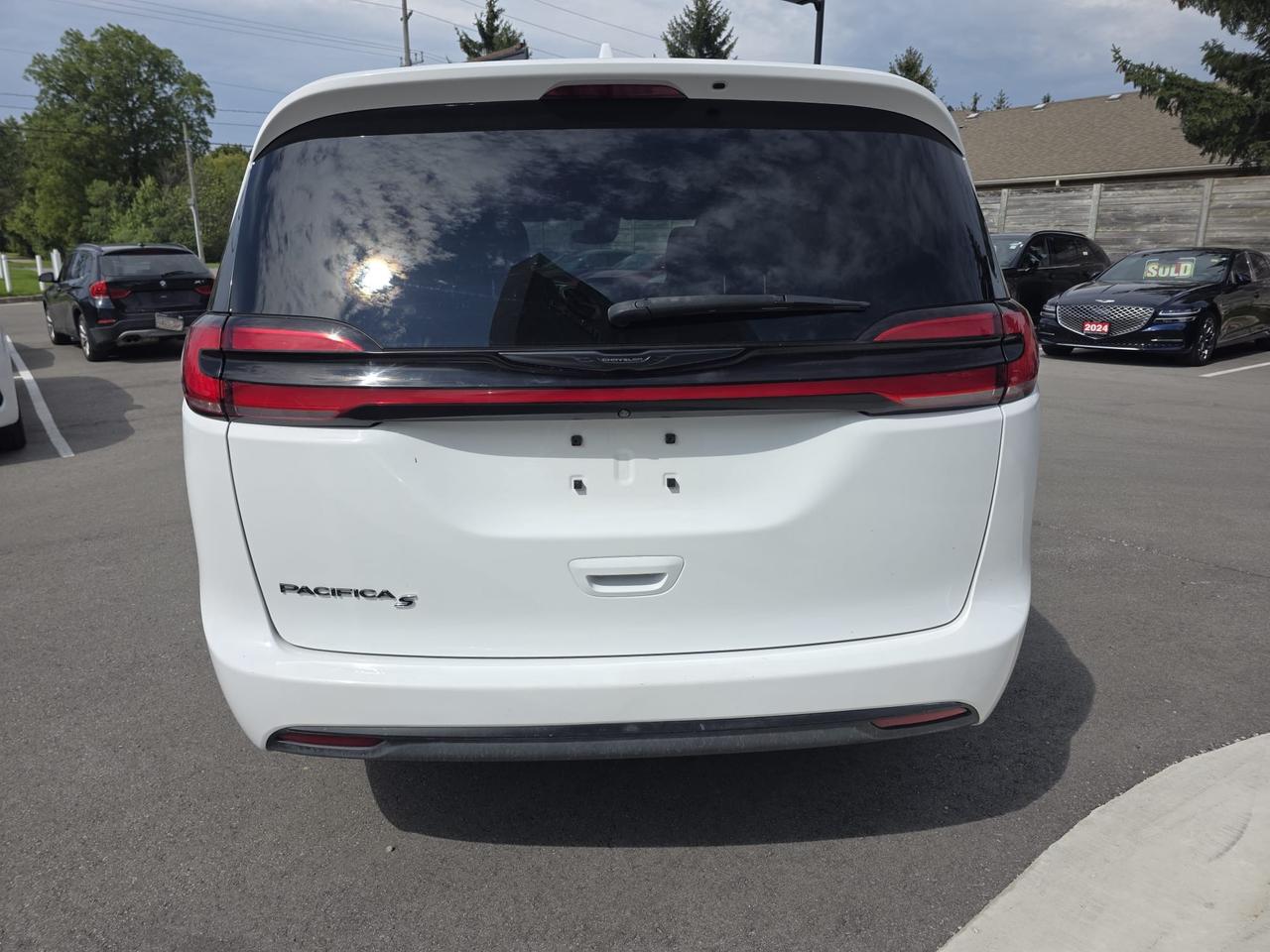 2022 Chrysler Pacifica Touring L Photo