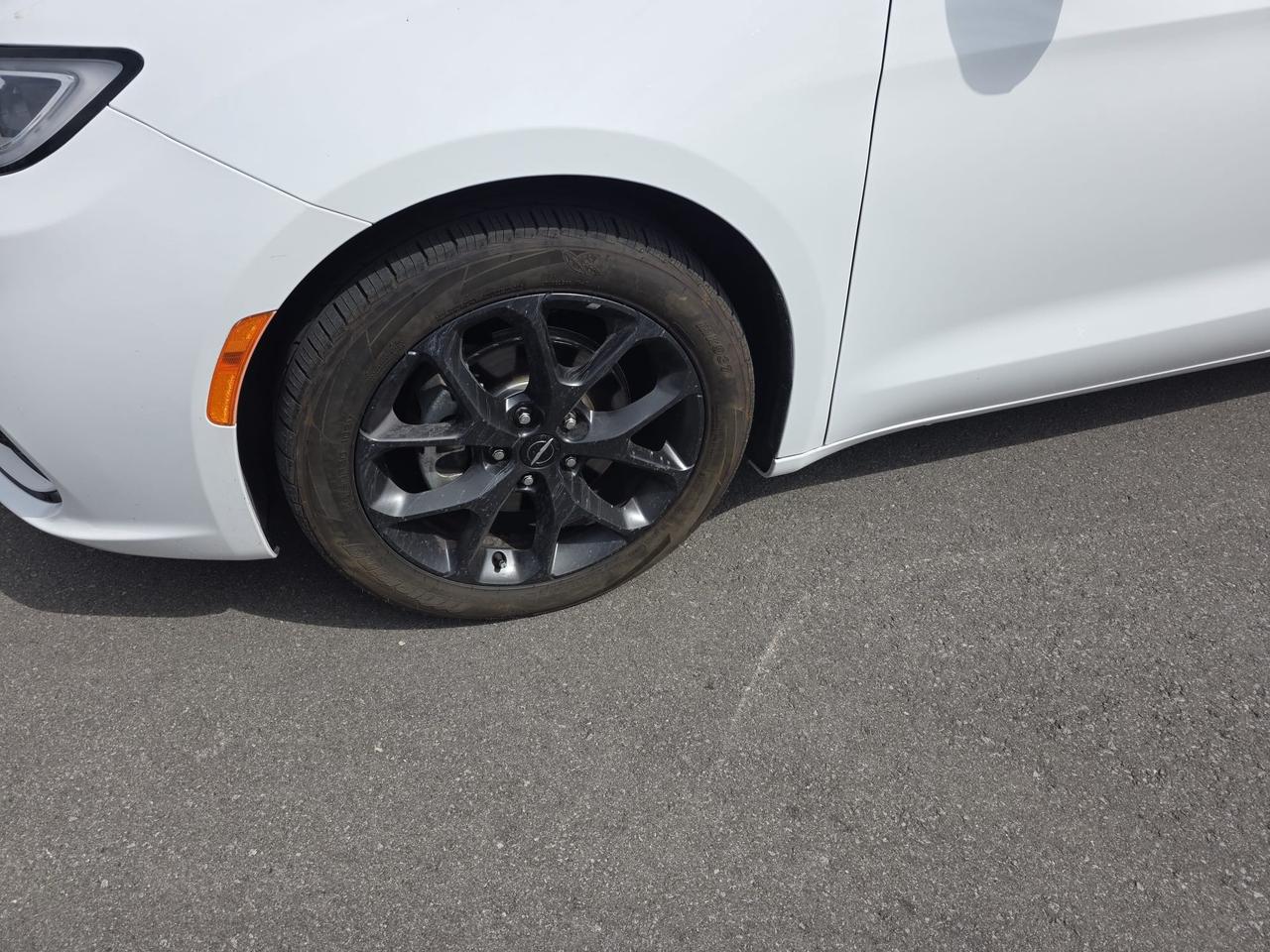 2022 Chrysler Pacifica Touring L Photo