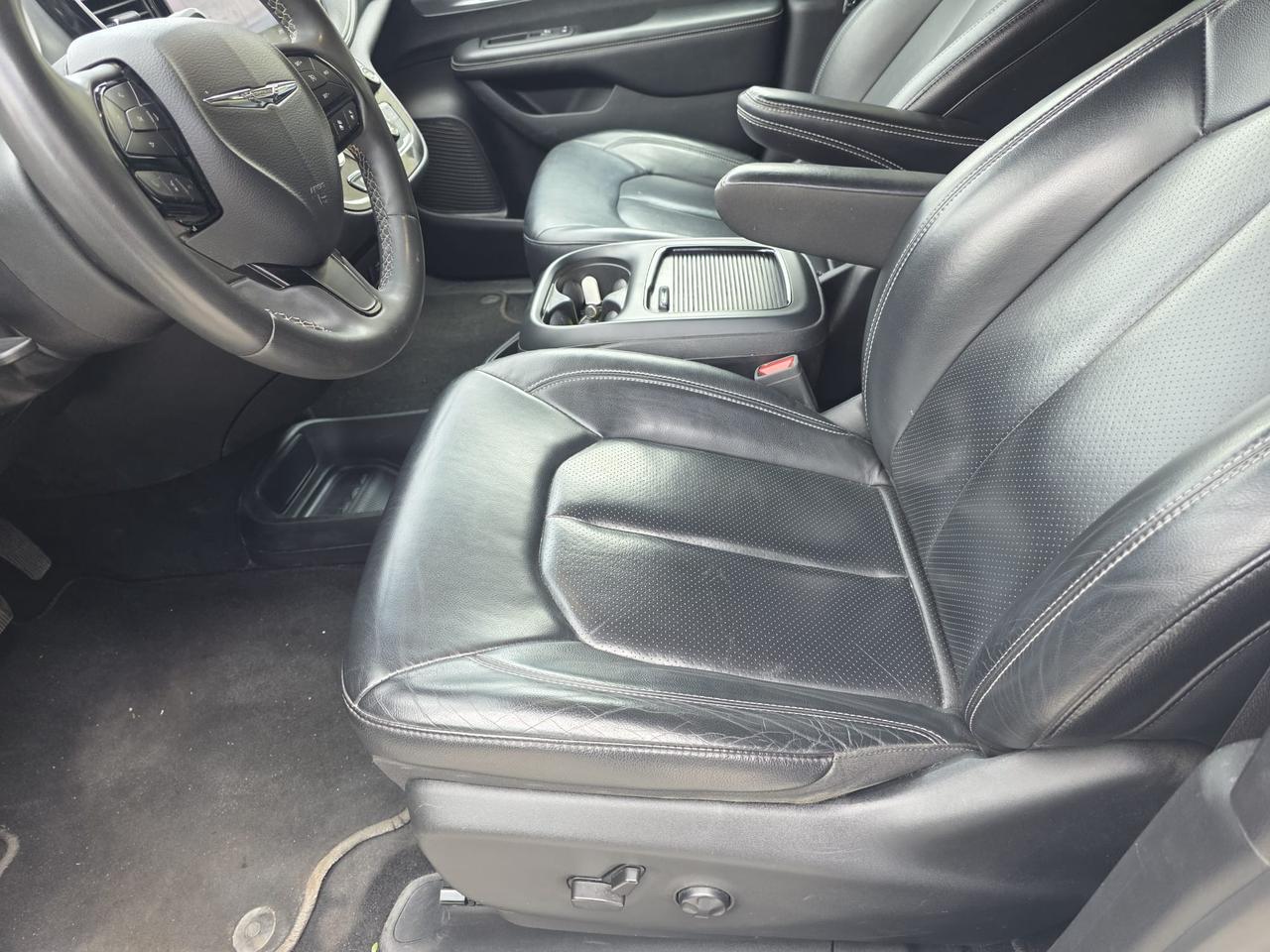 2022 Chrysler Pacifica Touring L Photo