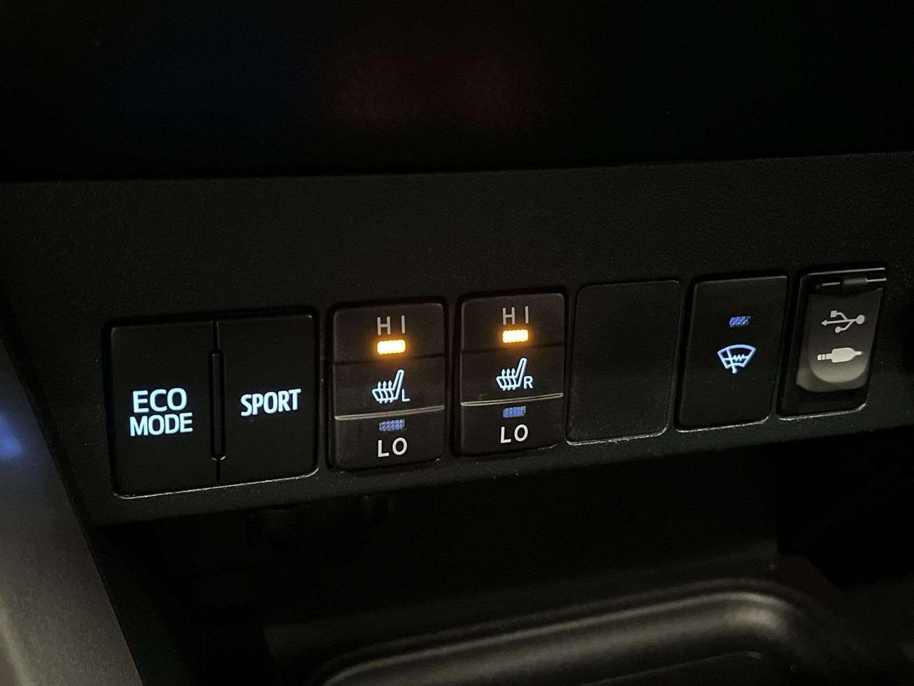 2016 Toyota RAV4 XLE AWD | LOW KMS! | SUNROOF | HTD SEATS | ALLOYS Photo
