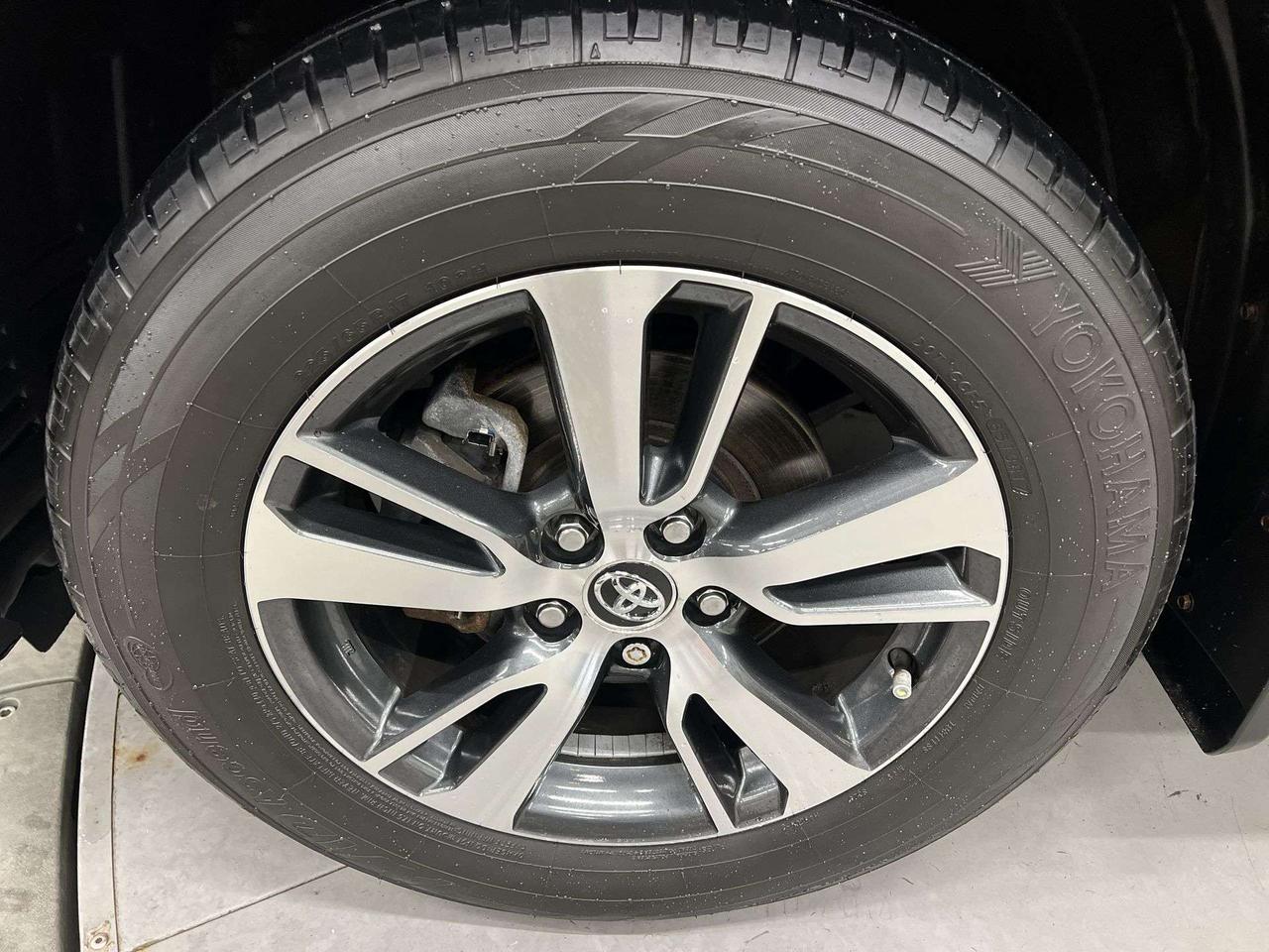 2016 Toyota RAV4 XLE AWD | LOW KMS! | SUNROOF | HTD SEATS | ALLOYS Photo