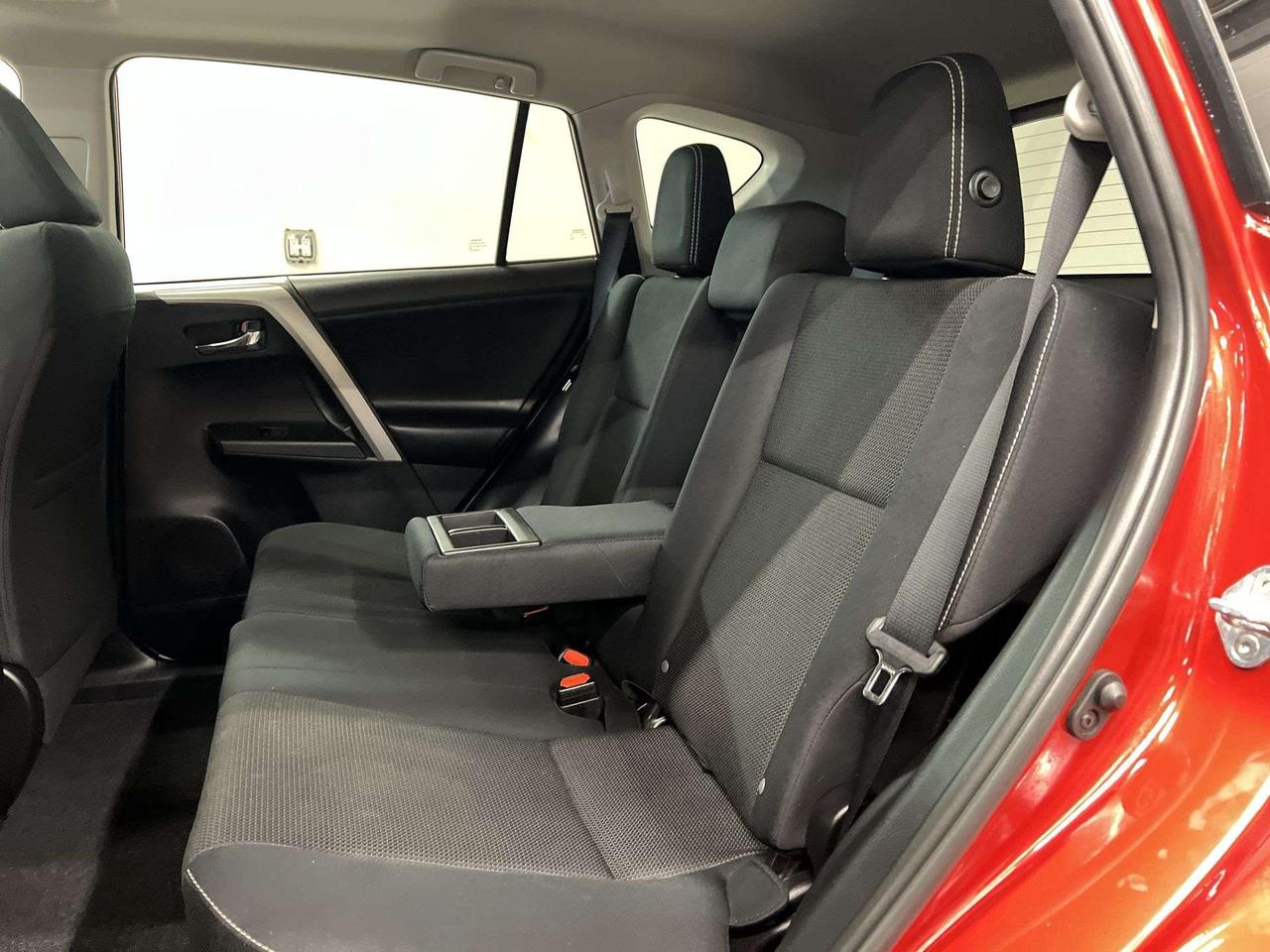 2016 Toyota RAV4 XLE AWD | LOW KMS! | SUNROOF | HTD SEATS | ALLOYS Photo
