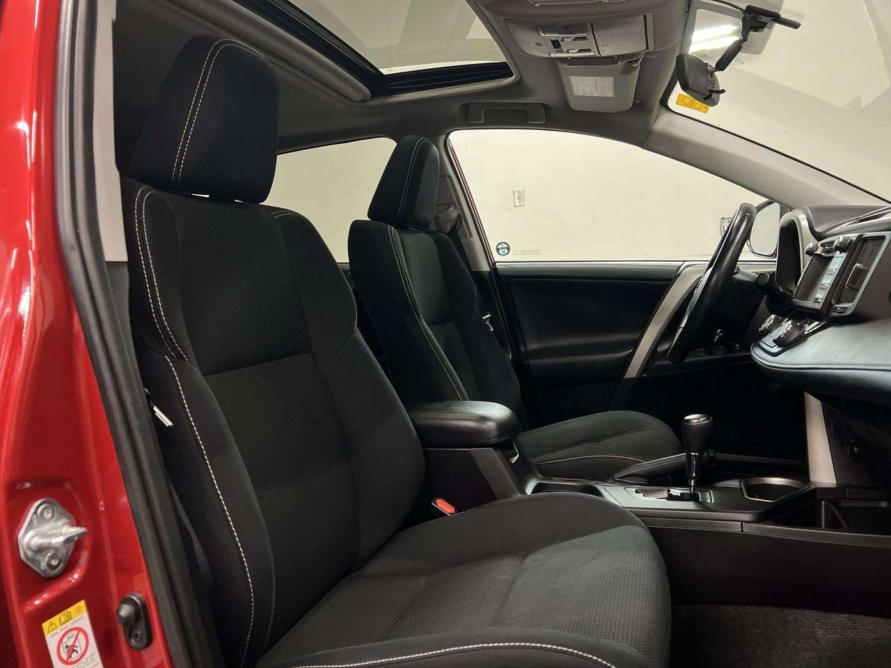 2016 Toyota RAV4 XLE AWD | LOW KMS! | SUNROOF | HTD SEATS | ALLOYS Photo