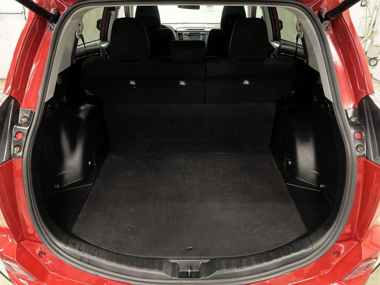 2016 Toyota RAV4 XLE AWD | LOW KMS! | SUNROOF | HTD SEATS | ALLOYS Photo