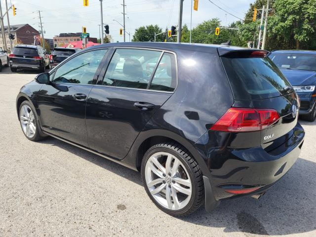 2017 Volkswagen Golf Highline Photo