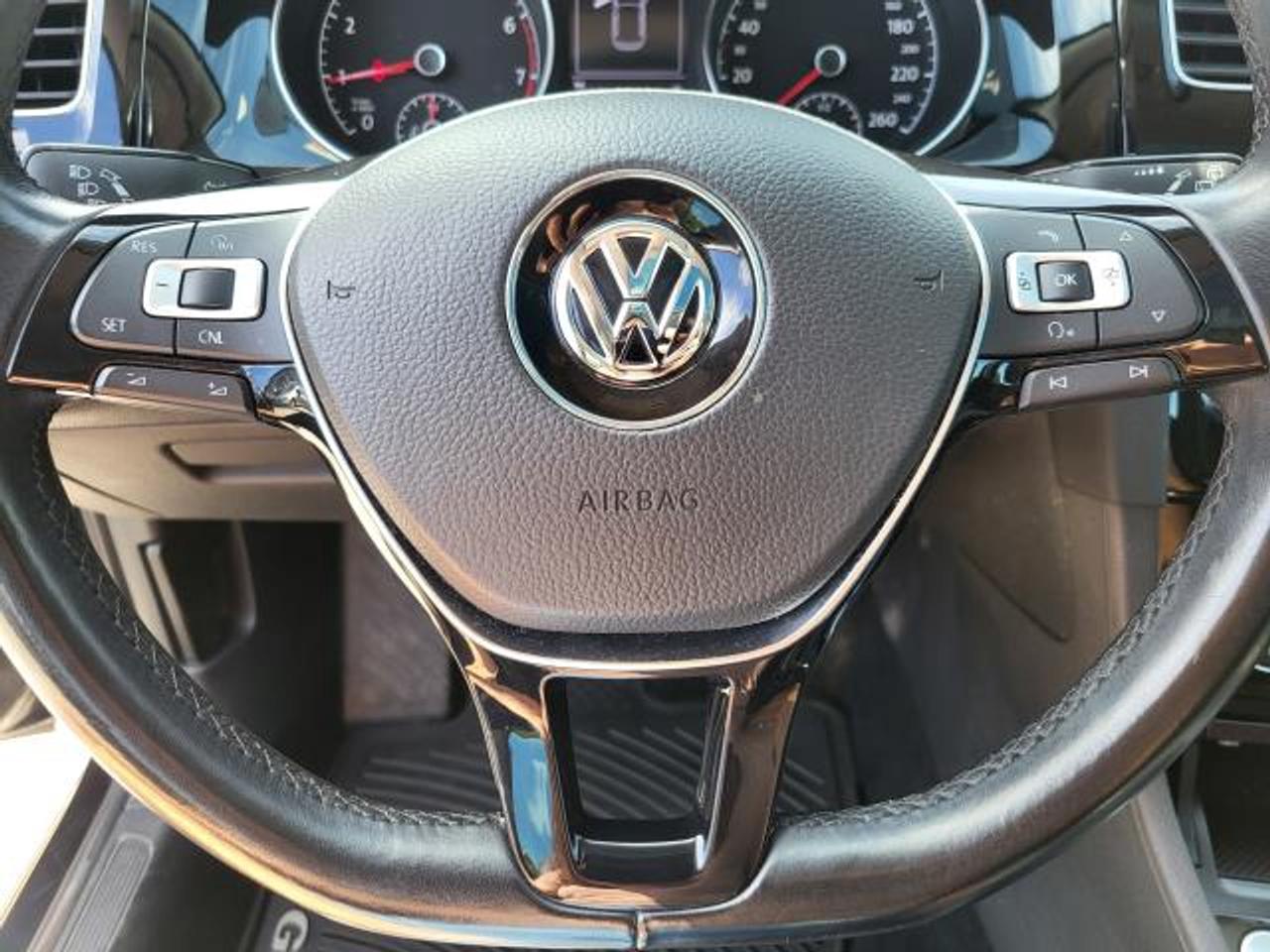 2017 Volkswagen Golf Highline Photo