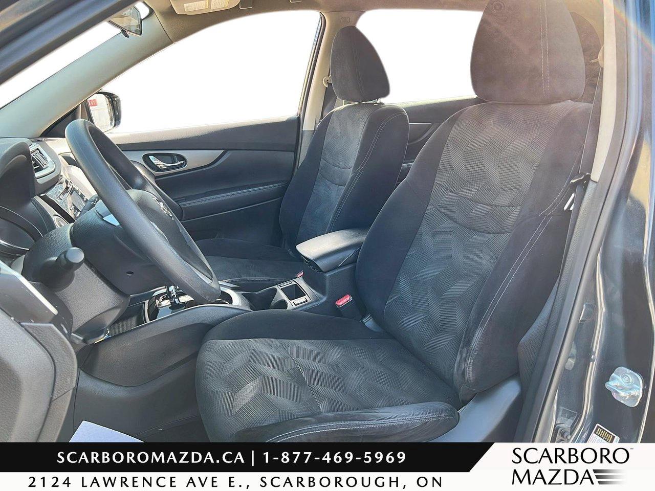 2015 Nissan Rogue SV Photo