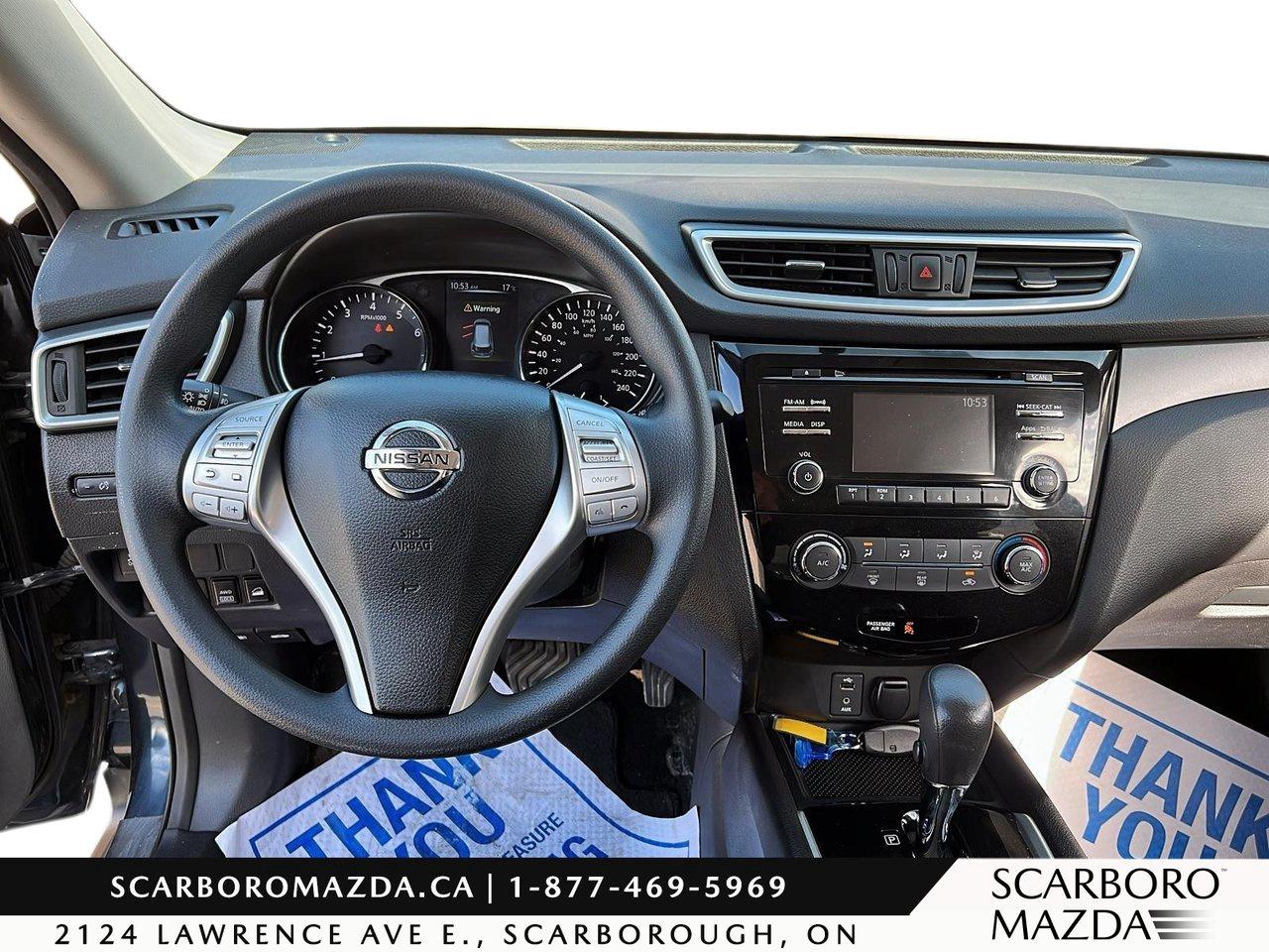 2015 Nissan Rogue SV Photo