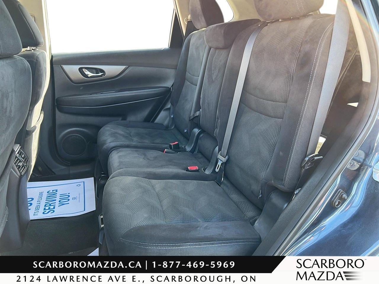 2015 Nissan Rogue SV Photo