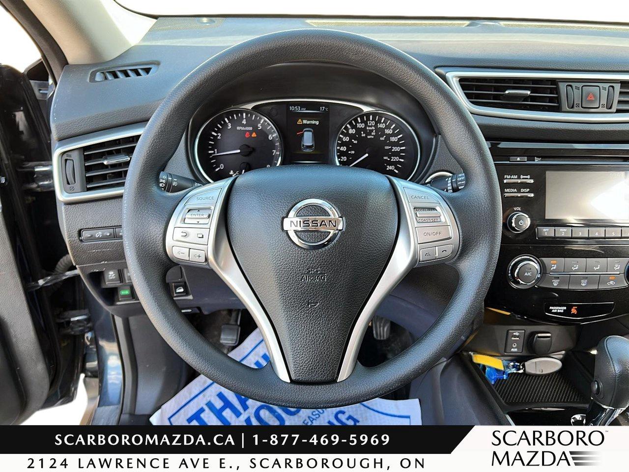 2015 Nissan Rogue SV Photo