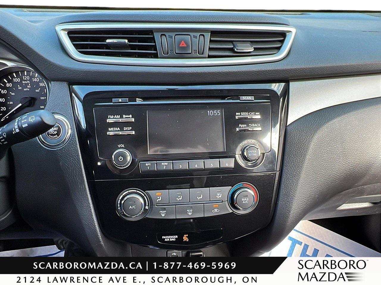 2015 Nissan Rogue SV Photo