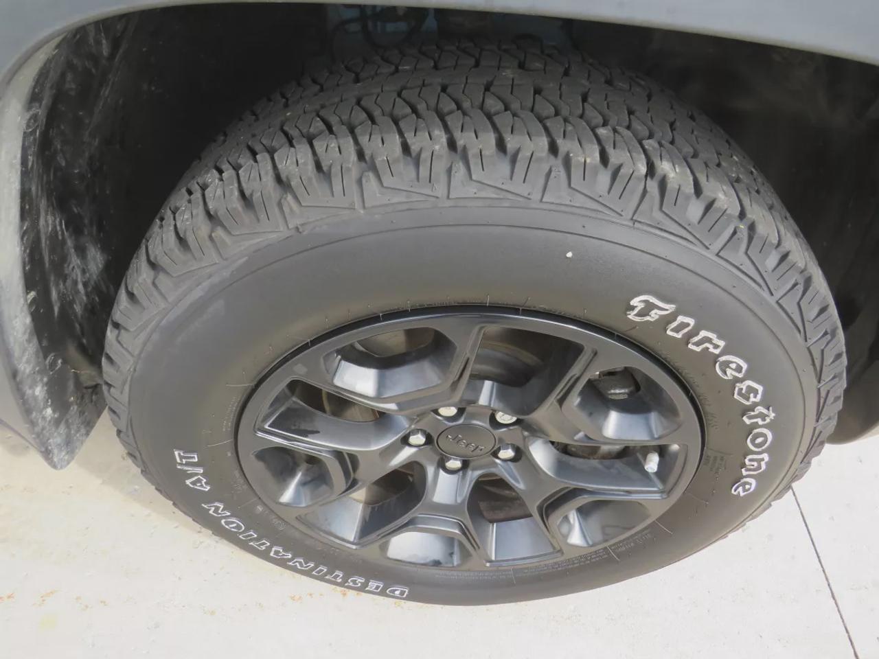 2022 Jeep Cherokee Trailhawk | 4WD | Automatic | Alloy Wheels | All-Terrain Tires | Heated Seats | Heated Steering Wheel | Power Driver Seat | Dual-Zone Climate Control | Touchscreen Display | Navigation | Bluetooth | Back-Up Camera | Blind Spot Monitor | Cross-Traffic Aler Photo