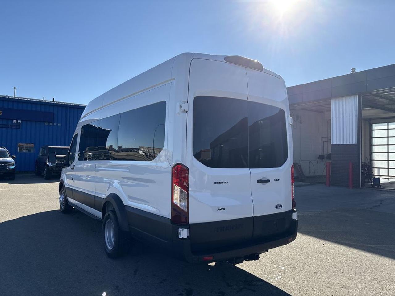 2027 Ford Transit Passenger Wagon XLT 302A Photo4