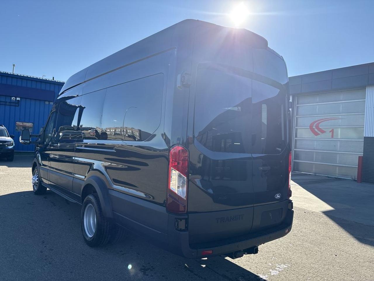 2027 Ford Transit Passenger Wagon XLT 302A Photo4
