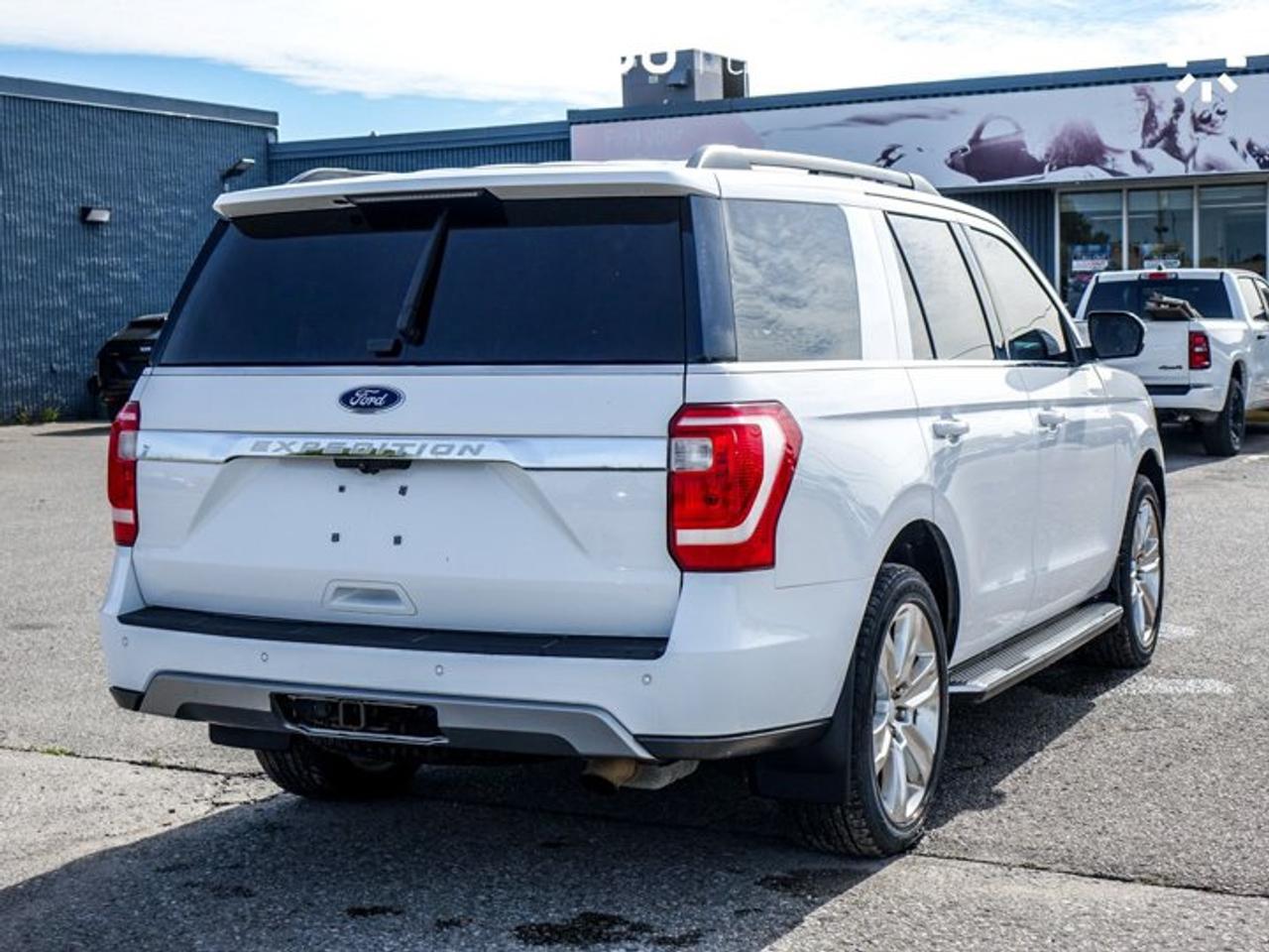 2019 Ford Expedition XLT 3.5L EcoBoost V6 | Equipment Group 202A | Panoramic Vista Roof | Navigation Photo
